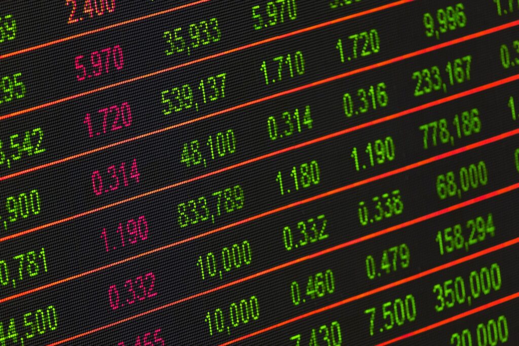 stock indexes green and red numbers